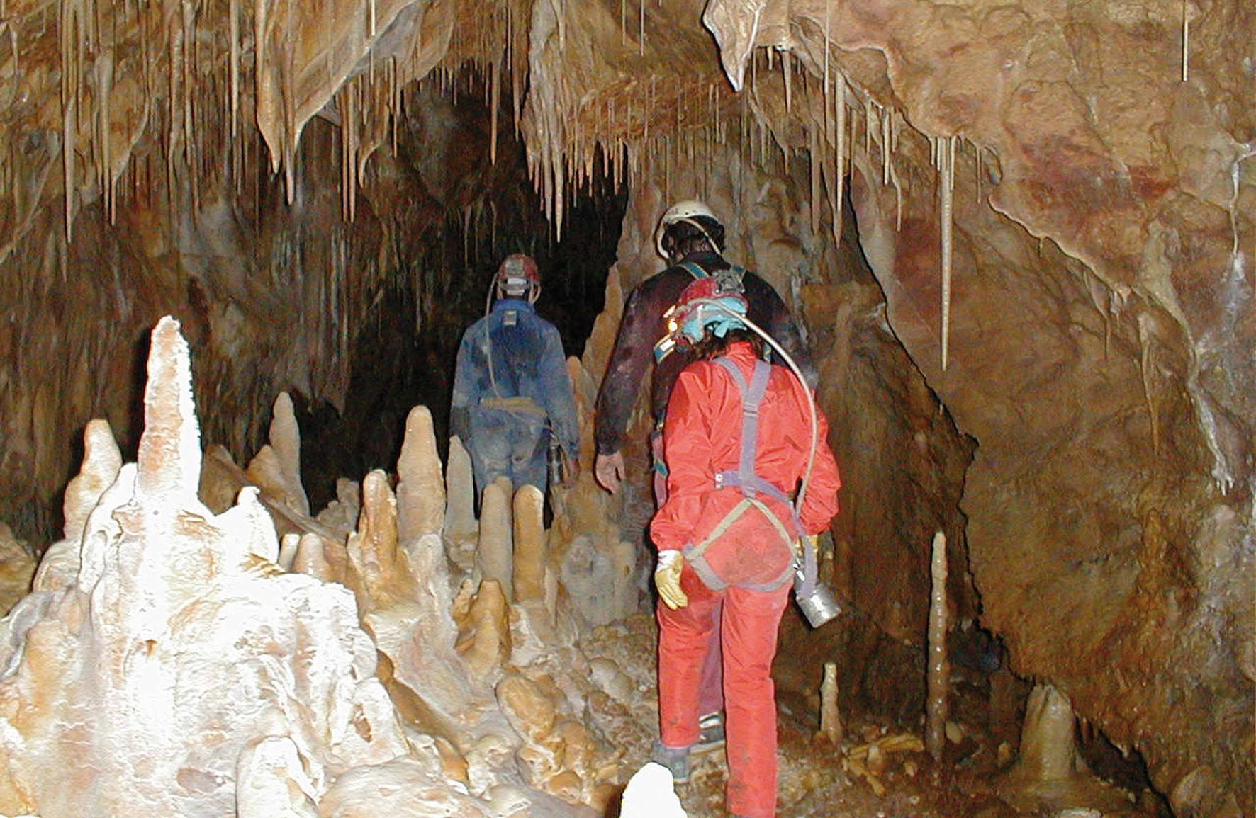 E09. NELLA GROTTA DELLA CONDOTTA (Belvedere Superiore)